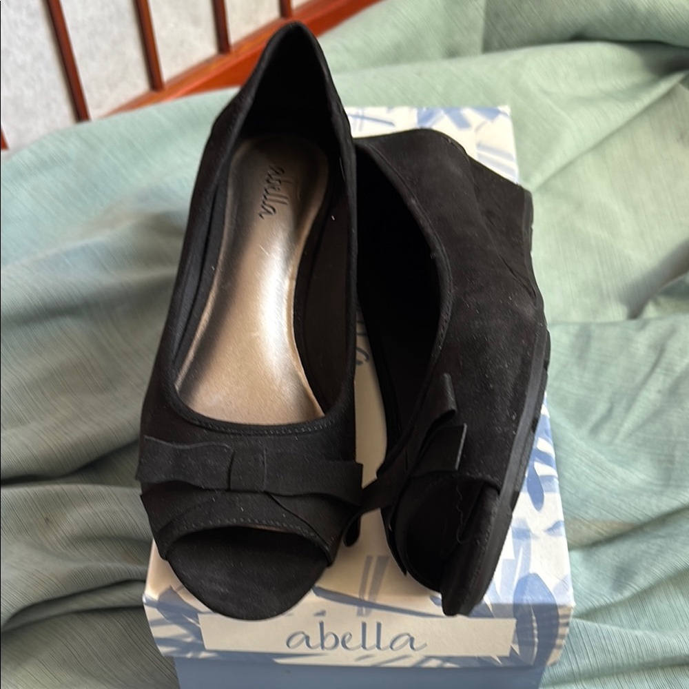 Abella Black Wedge faux suede, like-new, open-toe shoe, 7